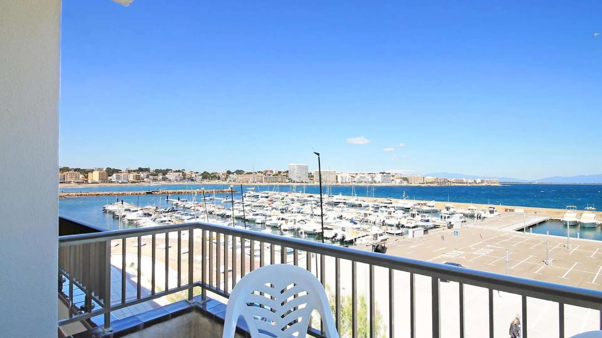 The Apartment Has An Excellent Location To The Marina Of L' Escala