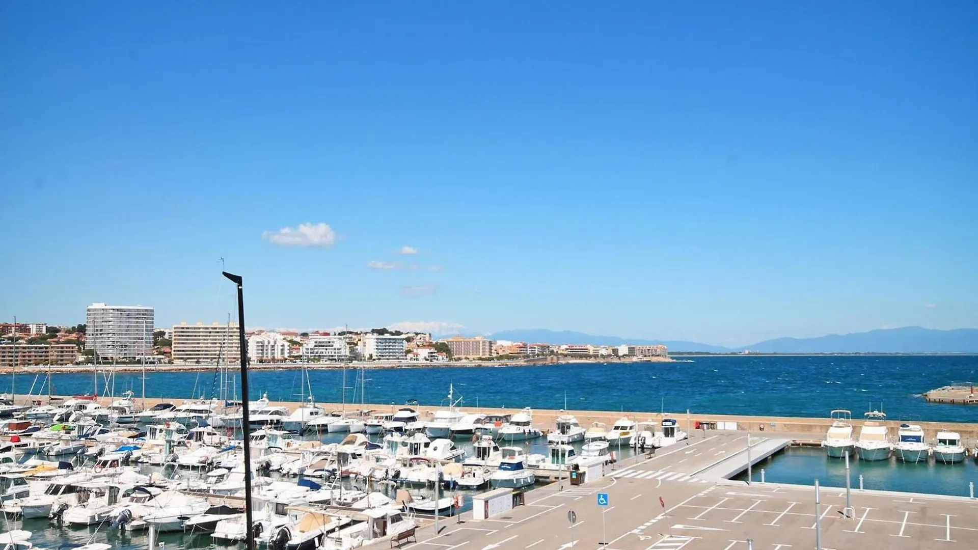The Apartment Has An Excellent Location To The Marina Of L' Escala 0*,  西班牙