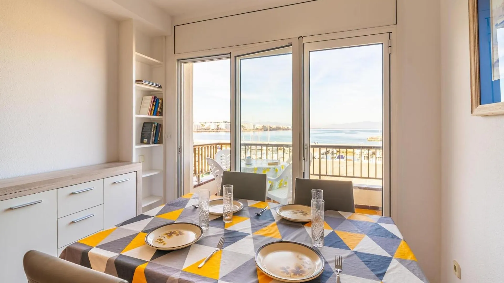 The Apartment Has An Excellent Location To The Marina Of L' Escala