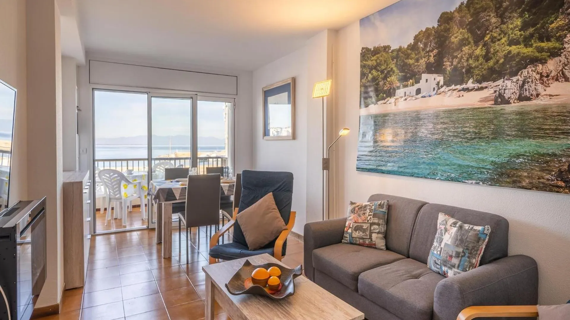 The Apartment Has An Excellent Location To The Marina Of L' Escala